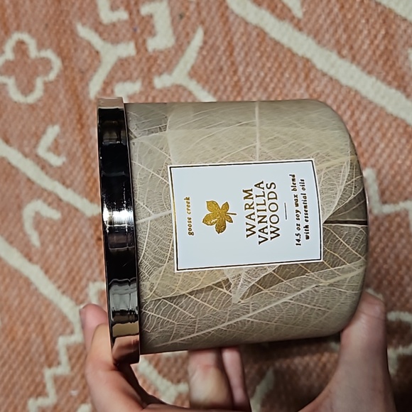 Warm Vanilla Woods Goosecreek candles - Picture 1 of 6